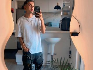 Ver a ficha detalhada de  AndrewSiilvaa