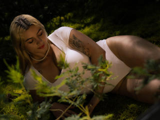 AtheneaRossi - Live porn &amp; sex cam - 28271957