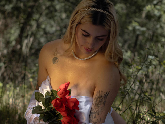 AtheneaRossi - Live porn &amp; sex cam - 28272077