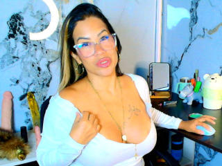 AlixLow - Live sex cam - 28307963