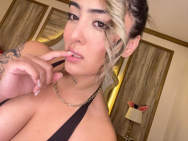 MaeCollins - Live porn &amp; sex cam - 28314926