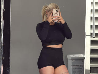 AtheneaRossi - Live sex cam - 28324409