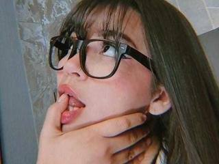 KimDevinne - Live Sex Cam - 28328594