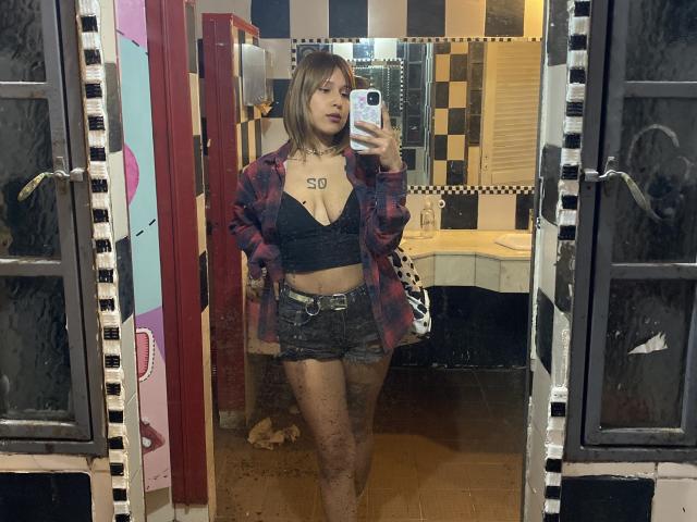 KiaraHernandezX - Live porn &amp; sex cam - 28333304