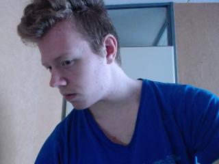 AndyBoy69 - Webcam sexe avec un Gay aux cheveux dorés sur le service Xlovecam 