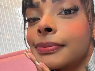 EmmaEbonyの詳細情報を見る