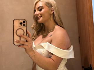 AtheneaRossi - Live porn &amp; sex cam - 28367996