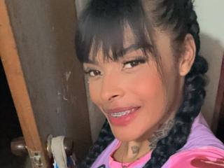 EmmaEbonyの詳細情報を見る