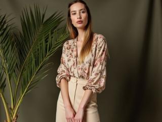 Ver la ficha detallada de ElzaKomx