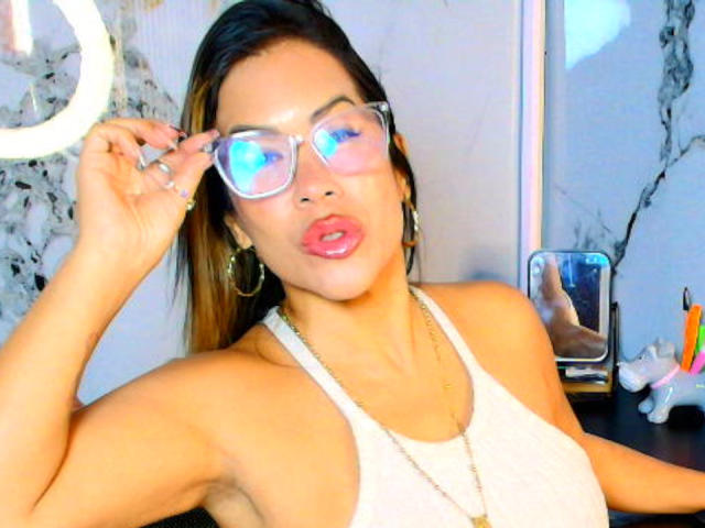 AlixLow - Live porn &amp; sex cam - 28384541