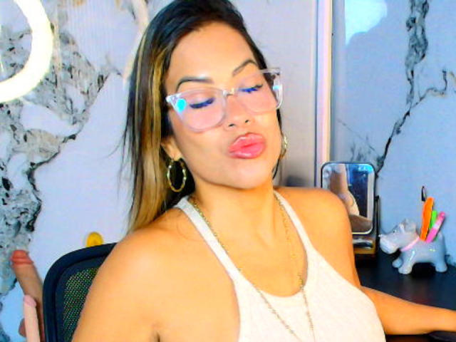 AlixLow - Live porn &amp; sex cam - 28384544