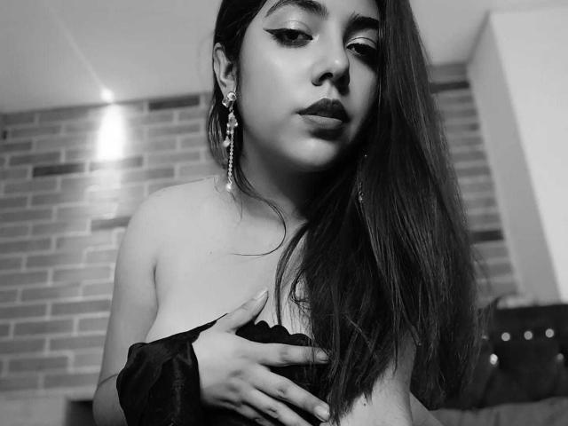 RousseColliinss - Live sex cam - 28396781