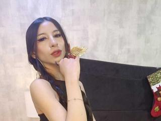 NahomyCarther's Model Profile