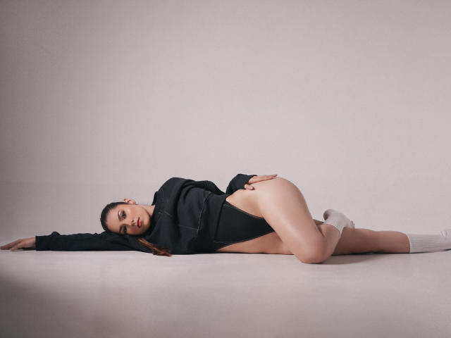 JulietaSnoww - Live sex cam - 28401683