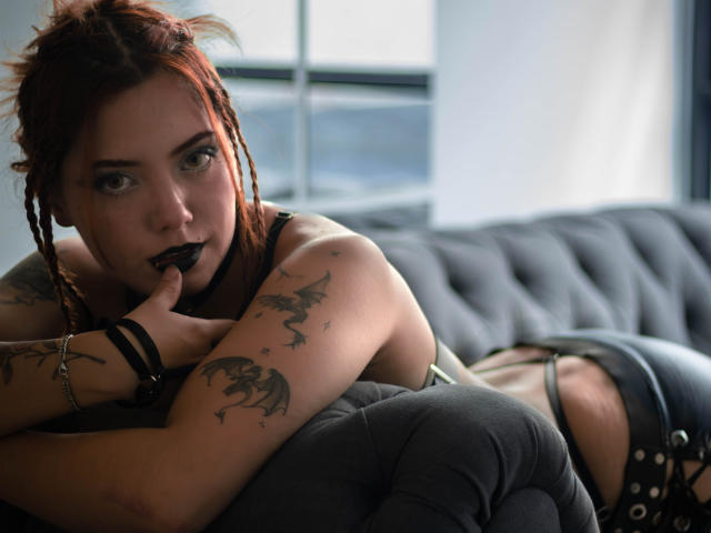 EmmaThomsonn - Live sex cam - 28415081