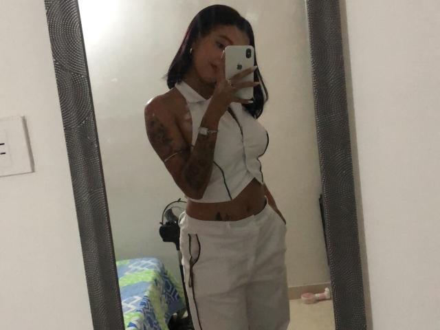 MilaClann - Élő pornó és szexkamera - 28433357