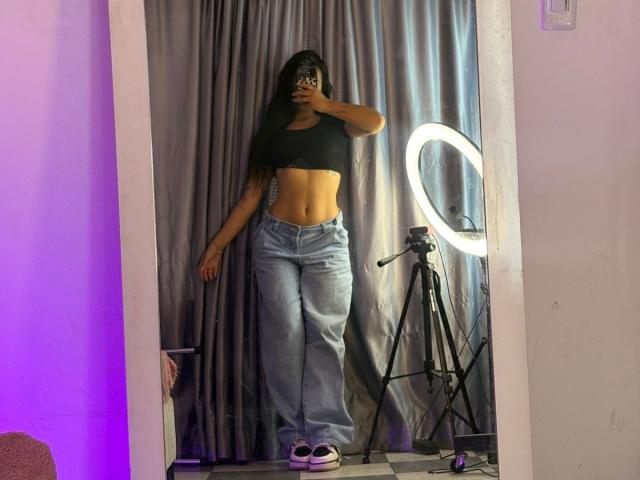 AlessiaFerry - Live porn &amp; sex cam - 28439945