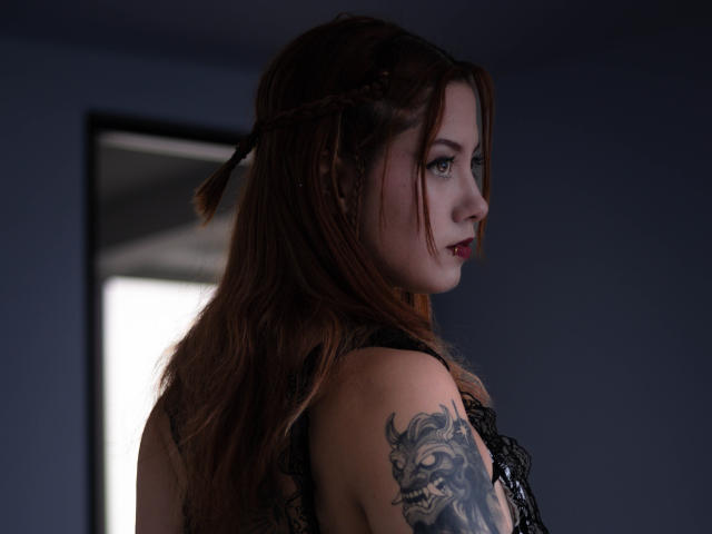 EmmaThomsonn - Live sex cam - 28440779