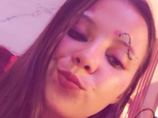 GraceRedMiller - Live sex cam - 28453850