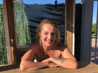 Xem hồ sơ đầy đủ của VendeuseDereves