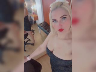 Xem hồ sơ đầy đủ của GiuliaAddams