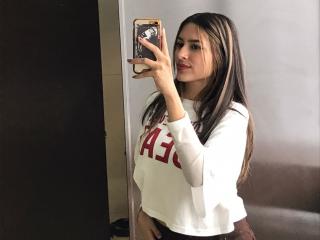 انظر إلى الملف المفصل لـ AfroditaWild