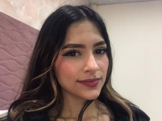 انظر إلى الملف المفصل لـ AfroditaWild