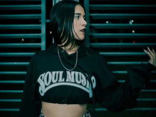 انظر إلى الملف المفصل لـ AliceHotBlue