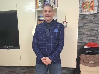 انظر إلى الملف المفصل لـ CrisSalon