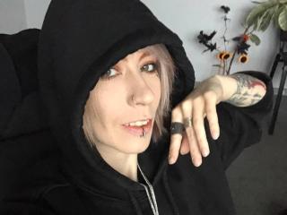 انظر إلى الملف المفصل لـ Aurali