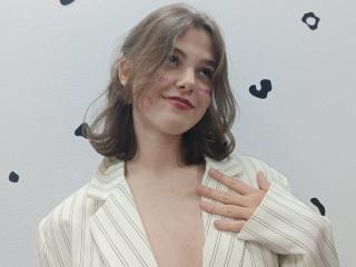 انظر إلى الملف المفصل لـ LariElla