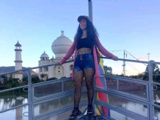 Ver la ficha detallada de KendraSimons