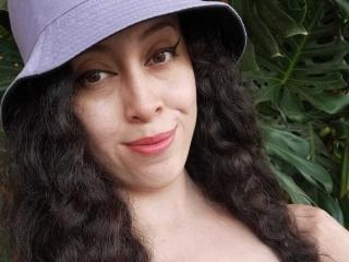 انظر إلى الملف المفصل لـ KendraSimons