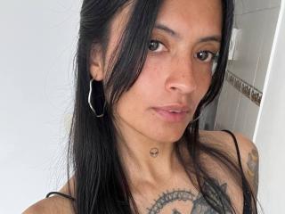 Fișa detaliată a NiaWhitee