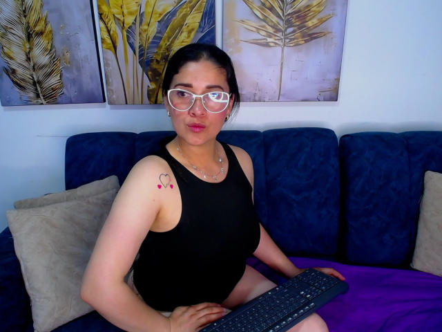 AlanaSteel - פורנו בשידור חי ומצלמת סקס - 28506443