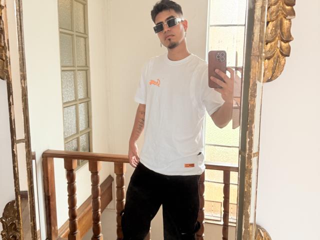 Jaden69 - Élő pornó és szexkamera - 28518545