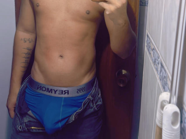 Jaden69 - Live Sex Cam - 28518548