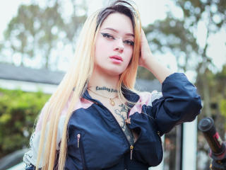 Podívejte se na podrobnou kartu MiaValentine