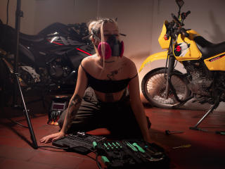 Lásd a MiaValentine teljes profilját