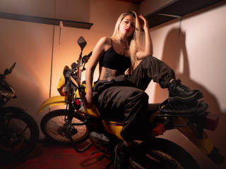 Podívejte se na podrobnou kartu MiaValentine