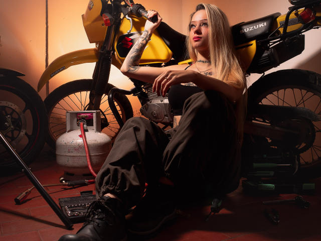 MiaValentine - Live porn &amp; sex cam - 28521545