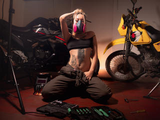 Lásd a MiaValentine teljes profilját