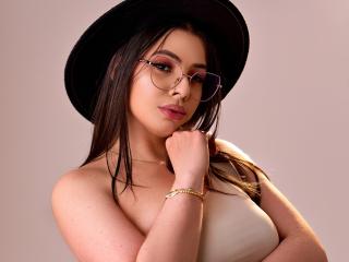 Lásd a VanessaClose teljes profilját