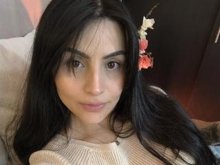 Lásd a SaraWestt teljes profilját