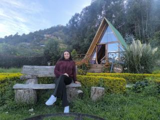 Lásd a SaraWestt teljes profilját