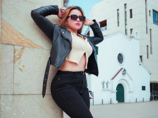 Lásd a SaraWestt teljes profilját