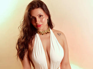 Lásd a SaraWestt teljes profilját