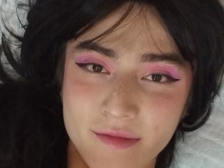 Lásd a EllieCherry teljes profilját