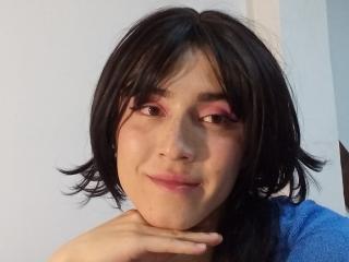 Lásd a EllieCherry teljes profilját