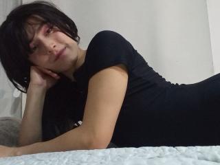 Lásd a EllieCherry teljes profilját